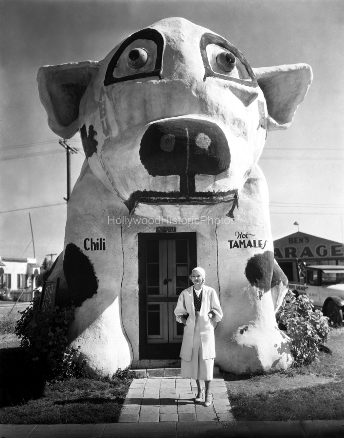 The Pup Chili Dog Stand 1934 12728 Washington Blvd. Los Angeles wm.jpg